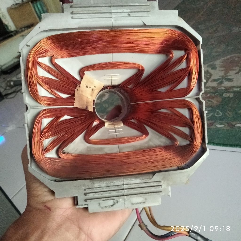 YOKE DEFLEKSI POLYTRON 21 INCH SLIM CABUTAN