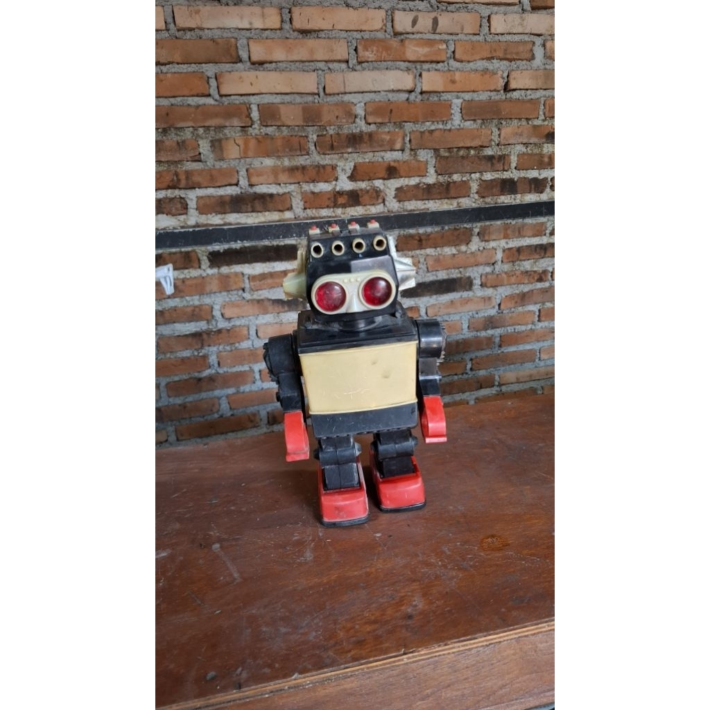 Robot saturn 225rb jadul antik vintage display lawas kuno anggap mati