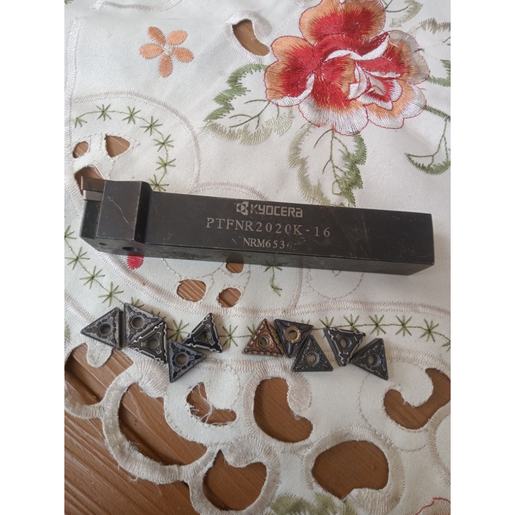 Holder bubut PTFNR 2020 Kyocera + insert tnmg 16 carbide bekas siap pakai