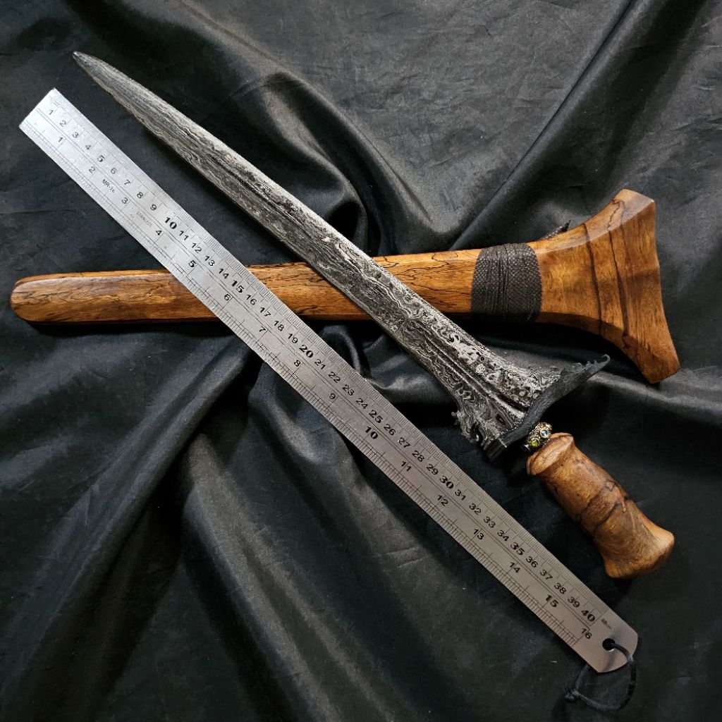 Keris Bali Seselet Lurus Pamor Adheg Rambut Wengkon Beras Wutah