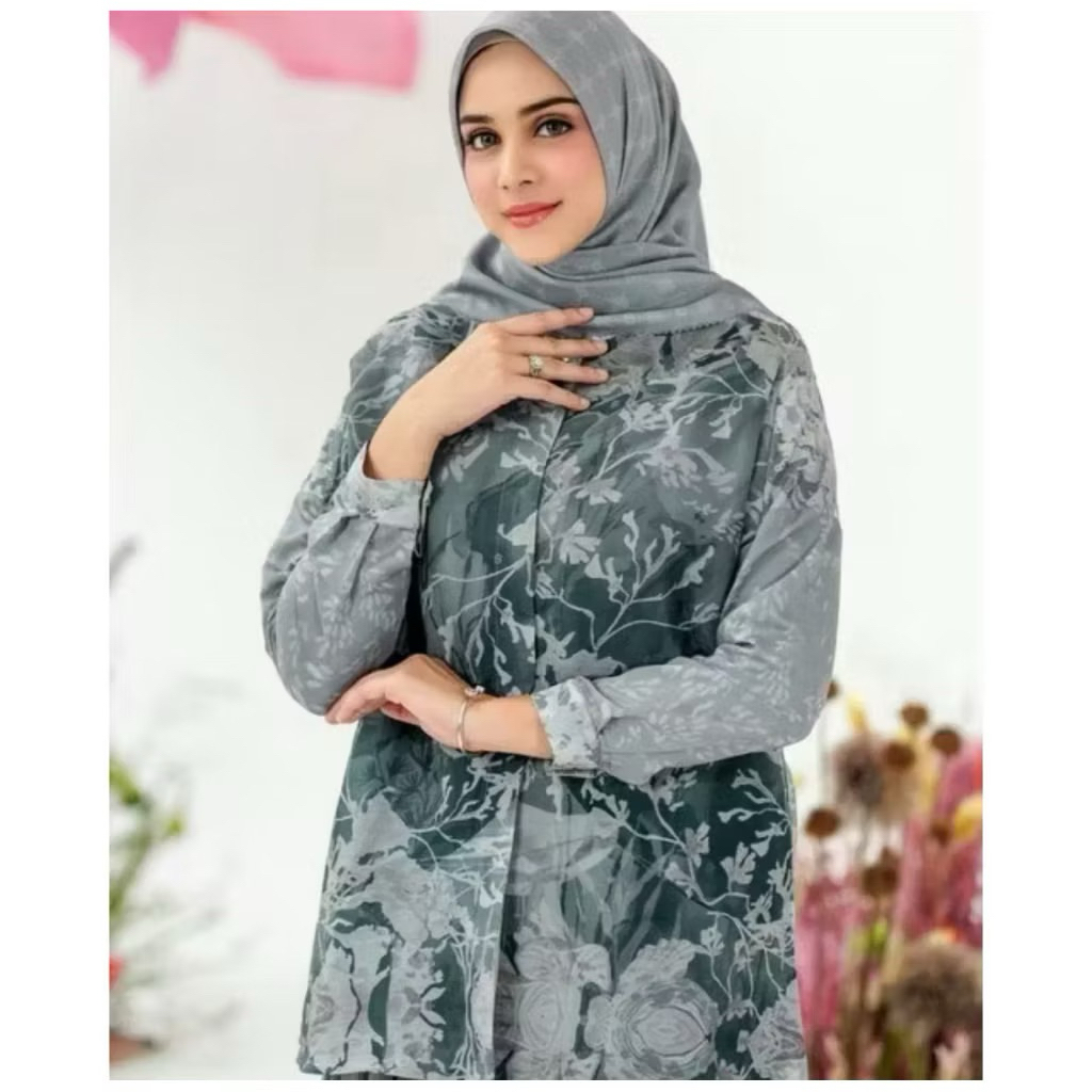 [WHS] Valvia Top Buttonscarves x Ria Miranda - Midnight size XS/S