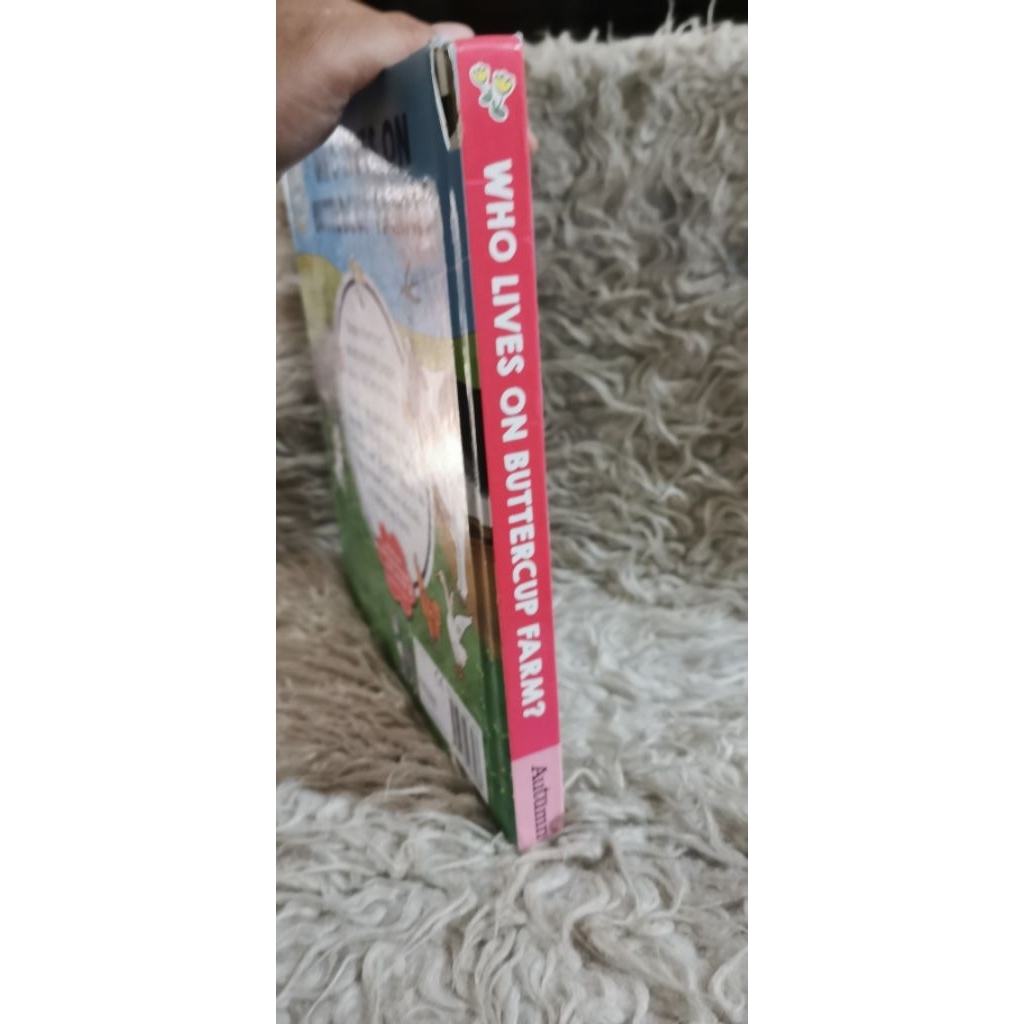 

Who lives on butter cup farm