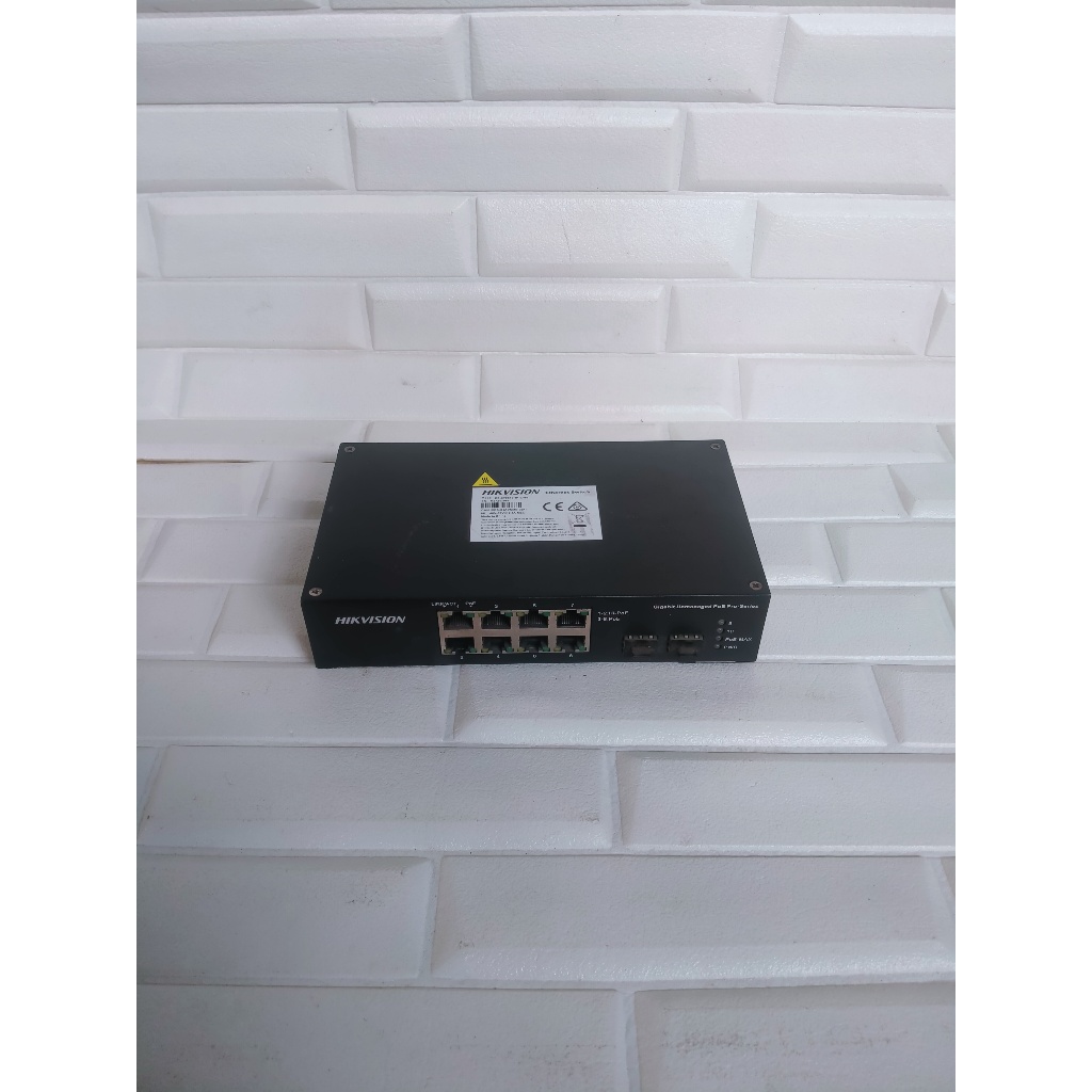 Hikvision DS-3T0510HP-E/HS 8-Port Gigabit PoE Compliant Unmanaged Network Switch
