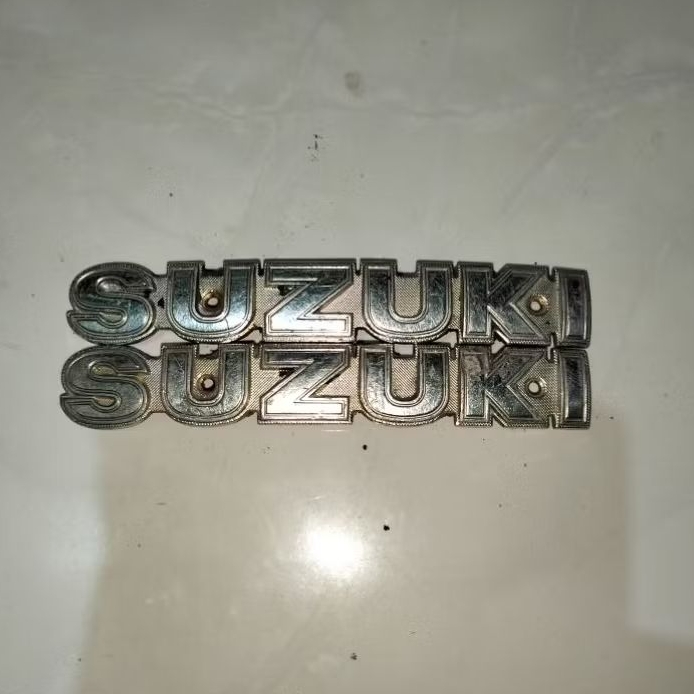 Emblem tangki motor Suzuki A100