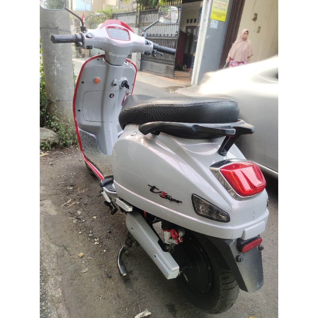 Motor Listrik Uwinfly T3S PRO Second LIKE NEW Kuning Mustard / Molis Model Vespa / Uwinfly TSuper PR