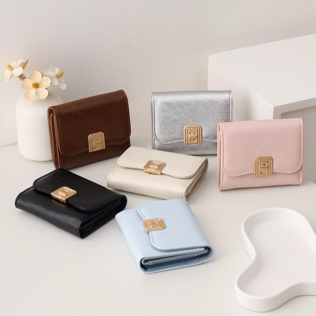 DOMPET LIPAT 3 WANITA GLOSSY PRETTYZYS #PT25-2331