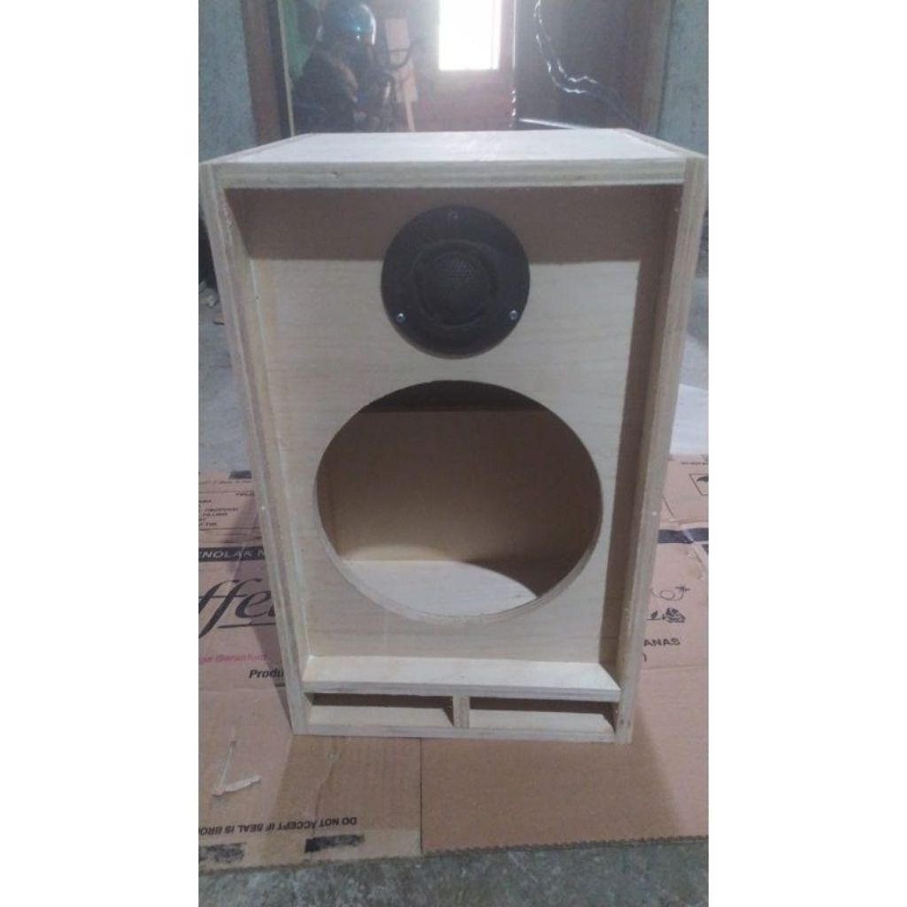 box speaker 8 inch + tweeter ketebalan 12mm