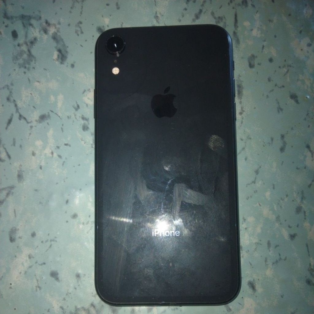 iPhone XR minus Lupa iCloud, kondisi batangan