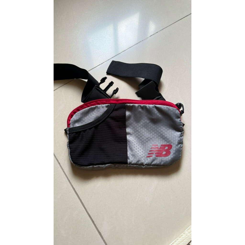 Tas Pinggang Lari Waist Pack performance Grey NB