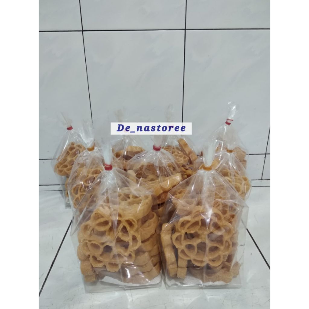 

Kembang Goyang per 10pcs / Cemilan Kembang Loyang / Kue Kembang Goyang / Snack Kembang Goyang / Kembang Goyang Enak Rapuh Renyak Crunchy Crispy / Cemilan Enak