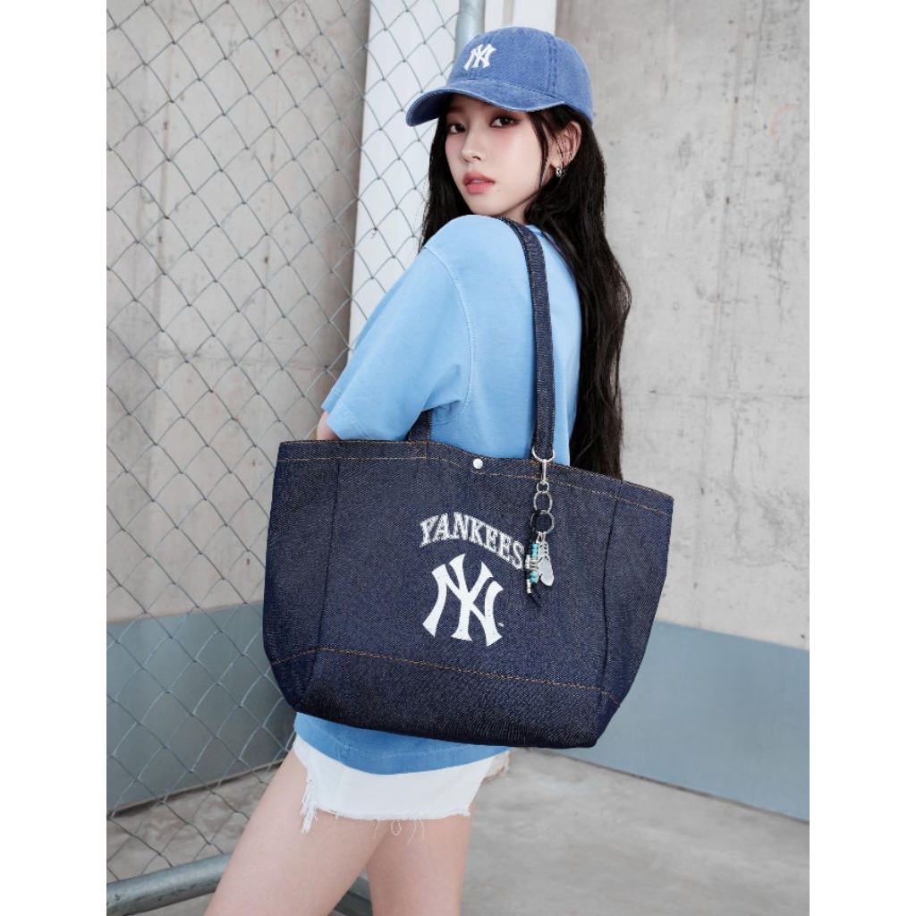 (PO KOREA) MLB X KARINA – VINTAGE LETTERING DENIM SHOPPER BAG NEW YORK YANKEES
