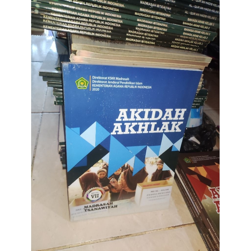 buku akidah akhlak kelas 7 madrasah Tsanawiyah