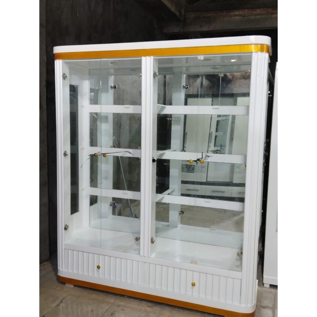 Lemari Pajangan Kristal 4 Pintu