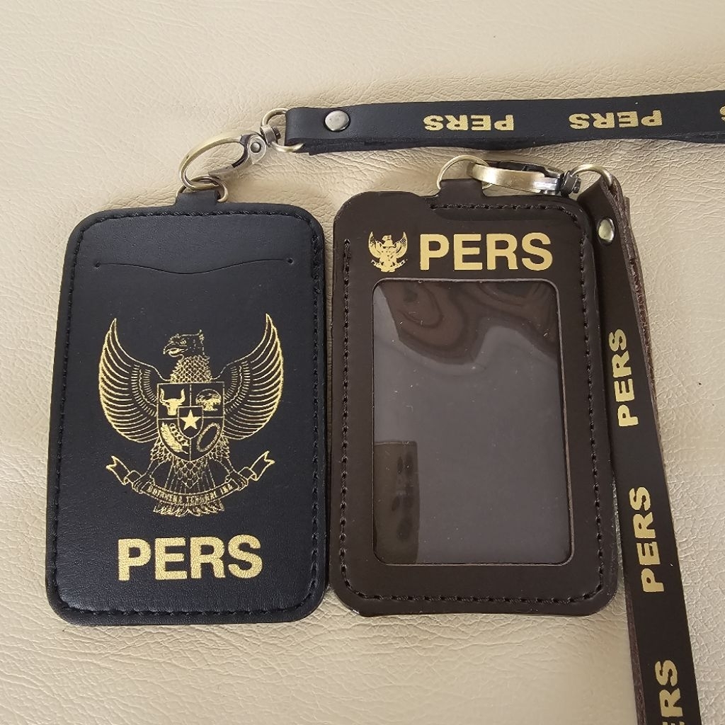 

Tempat Kartu Id Card Kulit Dengan Logo PERS