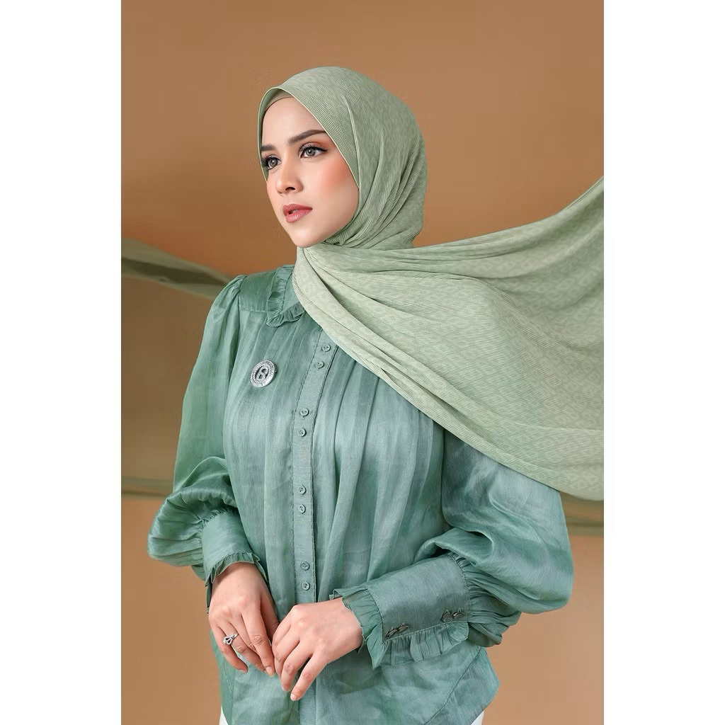 [PRELOVED] with Box- pasminah Buttonscraves Tapis Pleated Shawl - Pistachio atau hijau