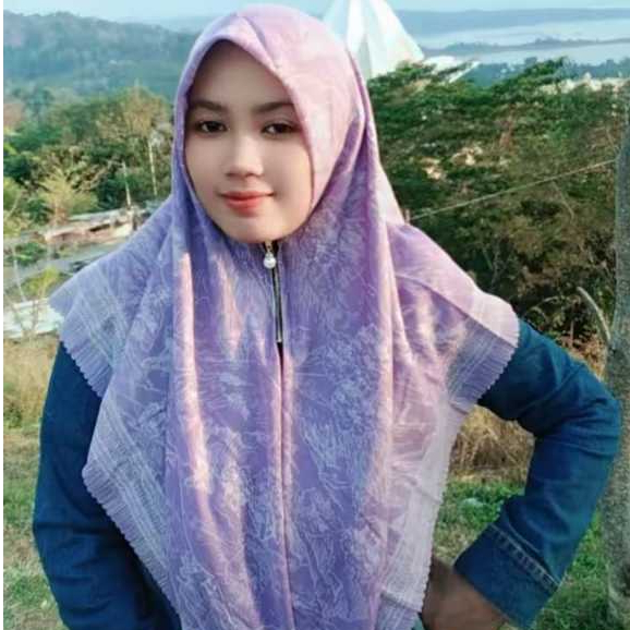 HIJAB VOAL SEGIEMPAT MOTIF JILBAB WARNA LILAC