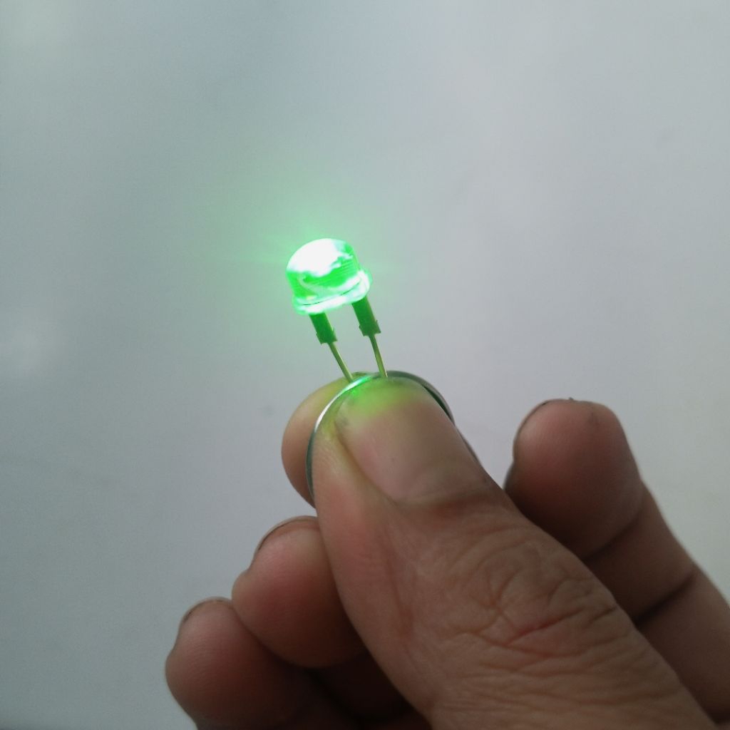 LAMPU LED HIJAU STRAW HAT 8MM