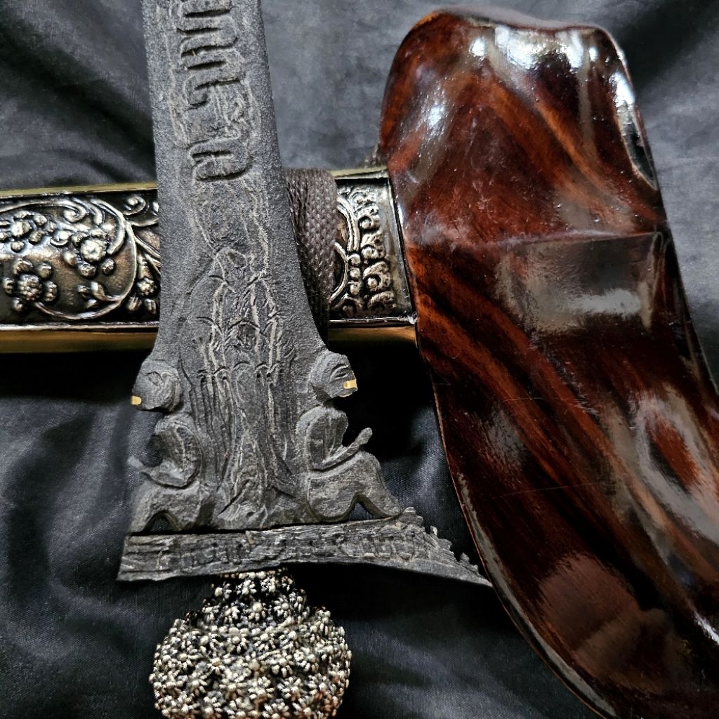 Keris Omyang Kinatah Aksara Pamor Ngulit Semangka