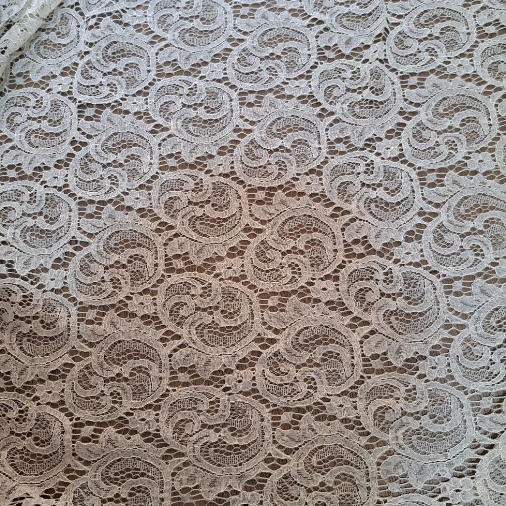 kain brokat katun - kain brukat semi prada - kain brokat meteran premium - kain brokat warna gading