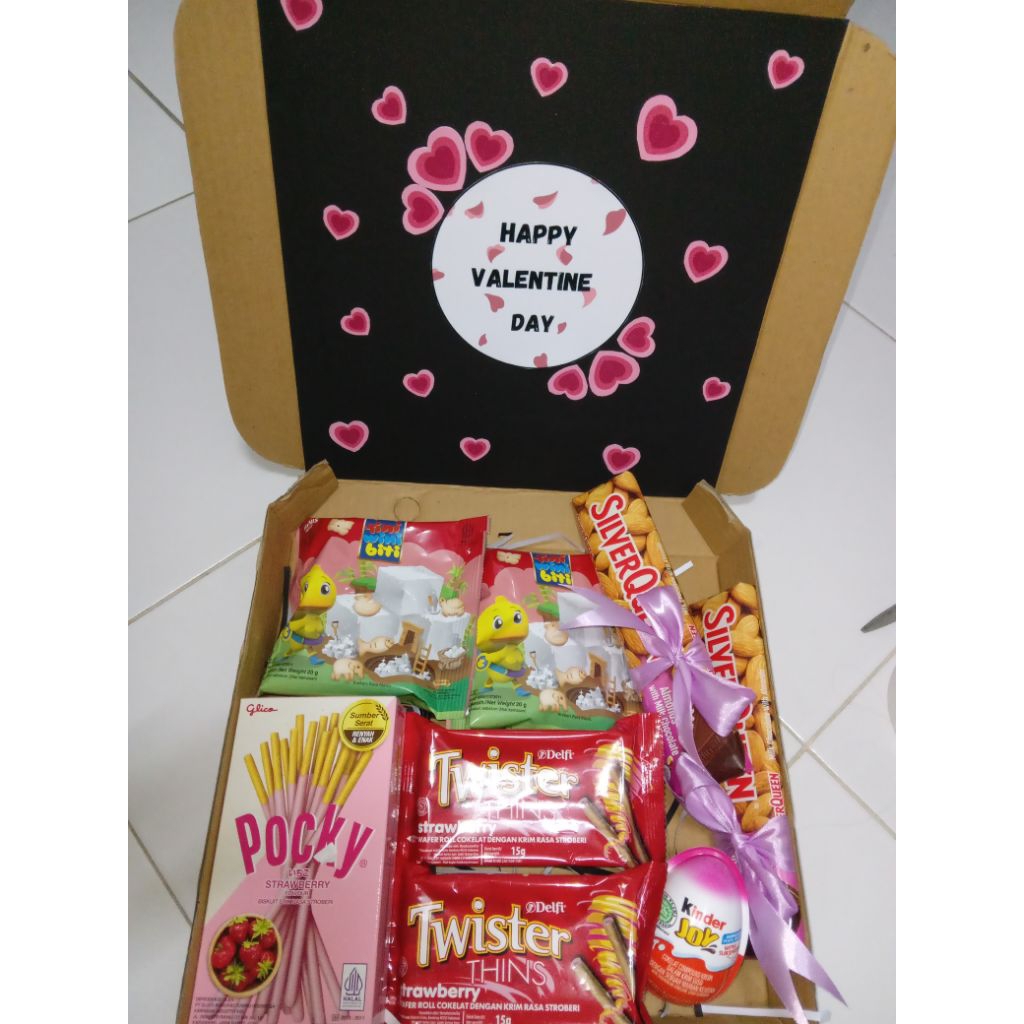 

HAMPERS SNACK MIX SILVERQUEEN [KADO PRAKTIS DAN BERKESAN]