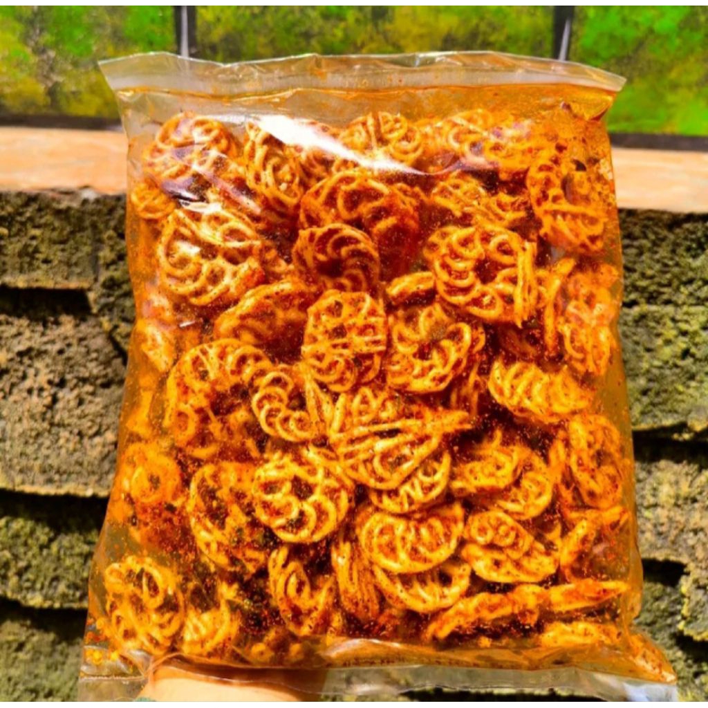 

Kerupuk Pedo/Mawar/Rafael Pedas Daun Jeruk Renyah Bumbu Melimpah 250 gr/500 gr/1 Kg