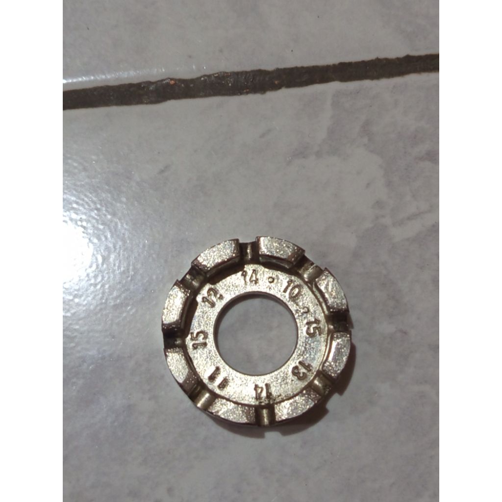 kunci jari-jari sepeda