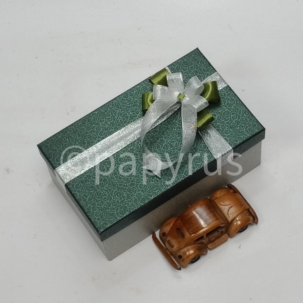 

PAPYRUS Kombinasi 15x25 Tinggi 30cm Kotak Kado Gift Box Hardbox Hampers Hadiah V2