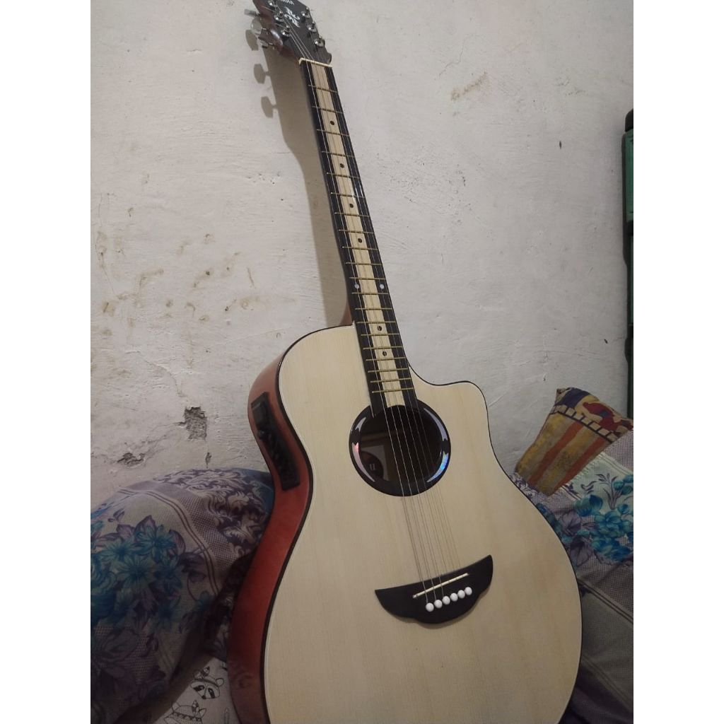 gitar Yamaha ori