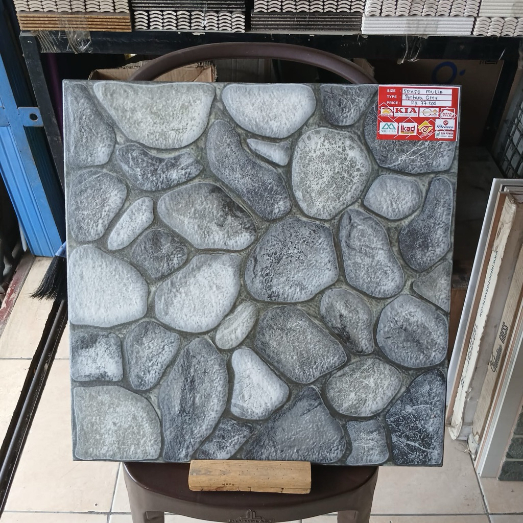 Keramik lantai kamar mandi 50x50 Portara grey Mulia