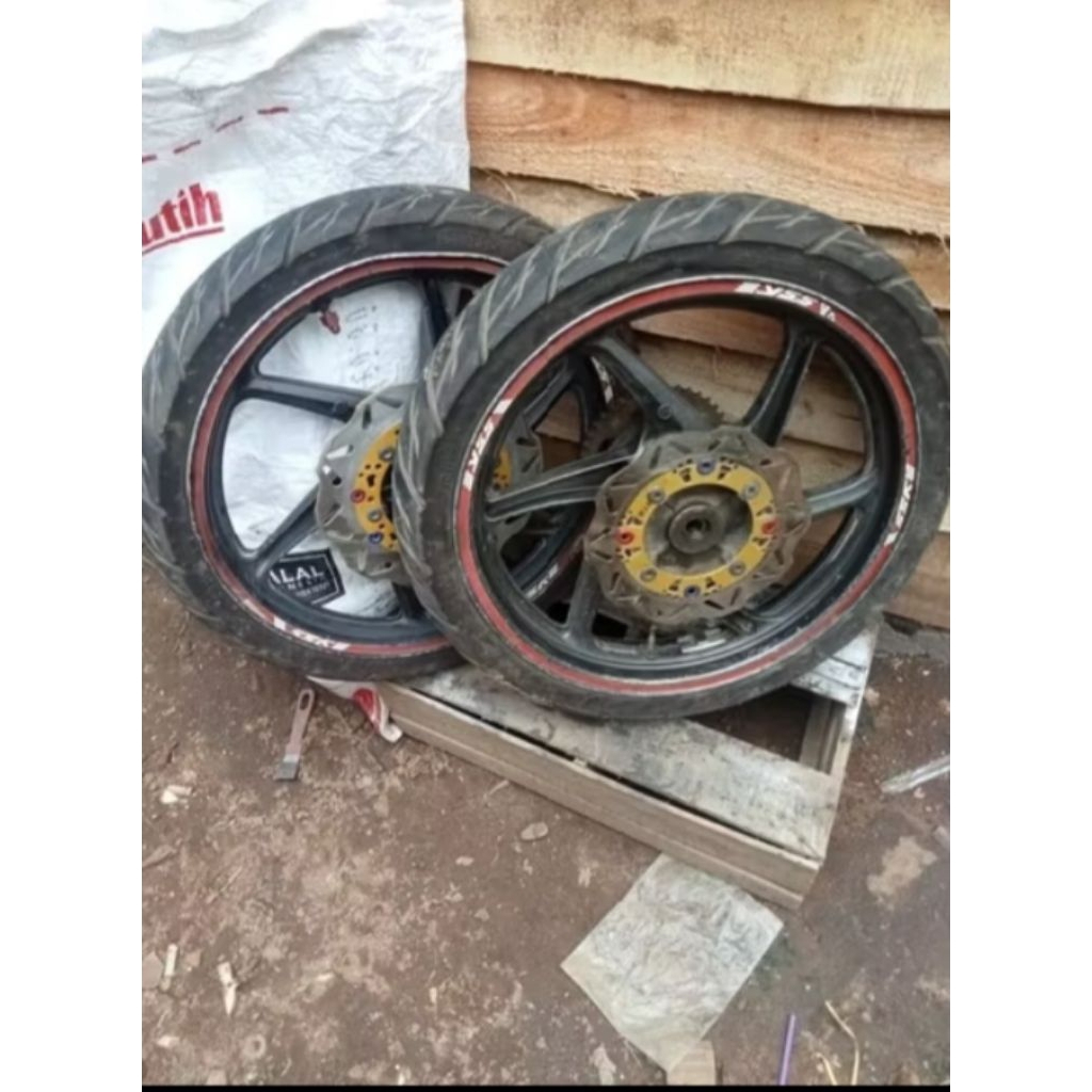 PELEK VELG DEPAN BELAKANG MOTOR HONDA CB150R +BAN+PIRINGAN FULSET ORIGINAL COPOTAN