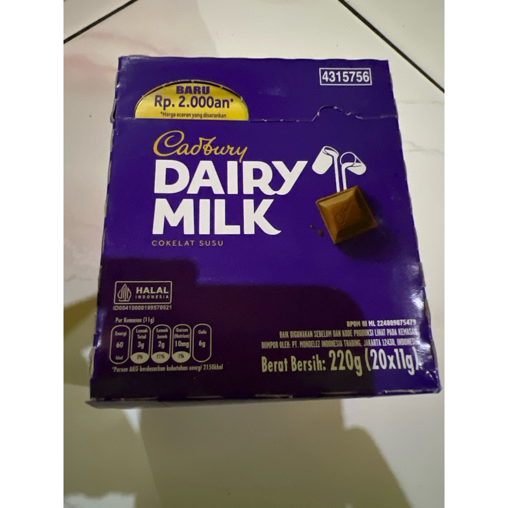 

PROMO!!! Cadbury dairy milk 2000an 11gr cokelat viral perbox isi 20pcs second account dinanti sale