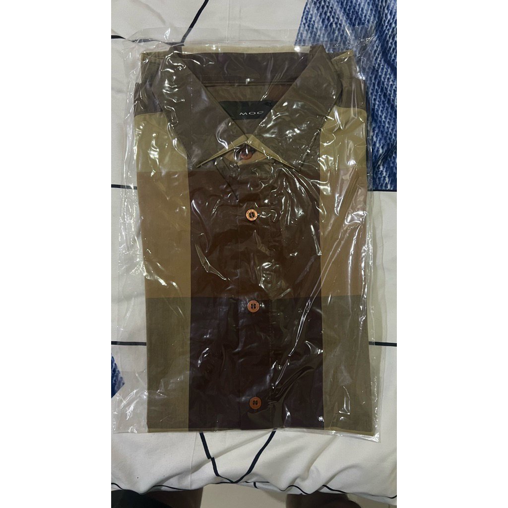 kemeja lengan pendek moc size m