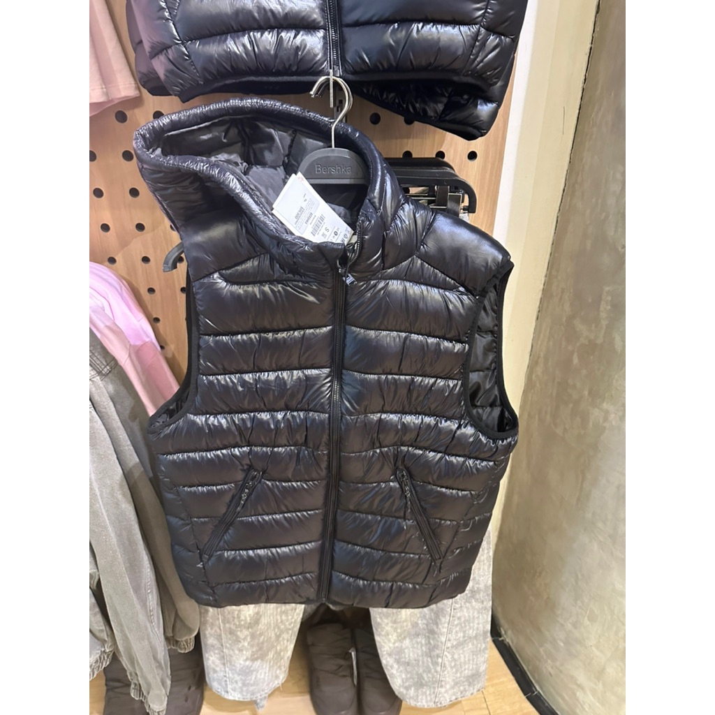 Jaket / Puffer Gilet / Rompi Cowok Bershka