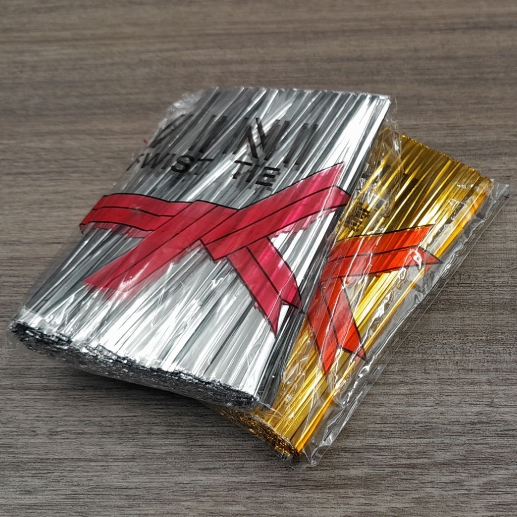 

pita | Kawat pengikat bingkisan | Kawat ikat gold /silver (1 bks isi 600 pcs)