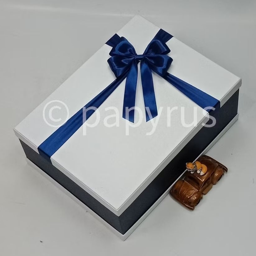 

PAPYRUS Sandwich 30x40 Tinggi 15cm Kotak Kado Gift Box Hardbox Hampers V2