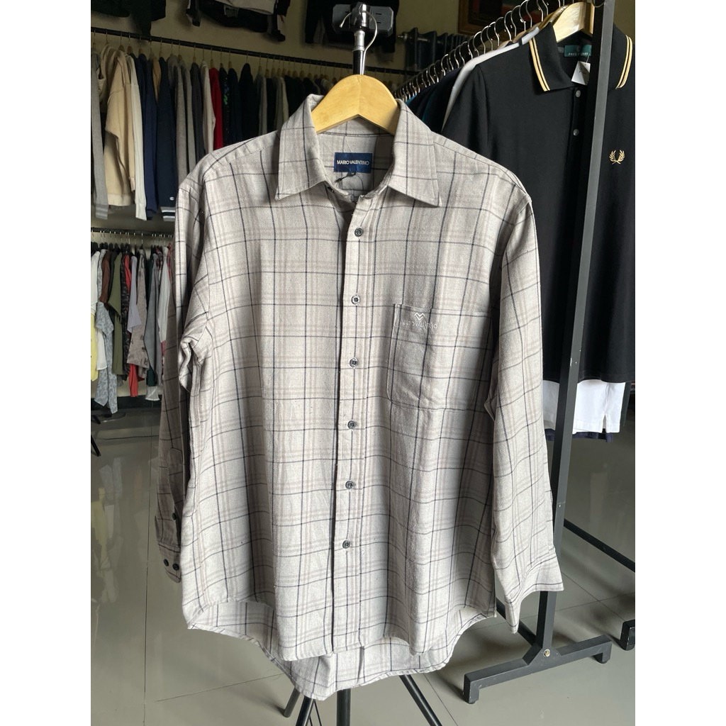 kemeja flanel second Mario Valentino