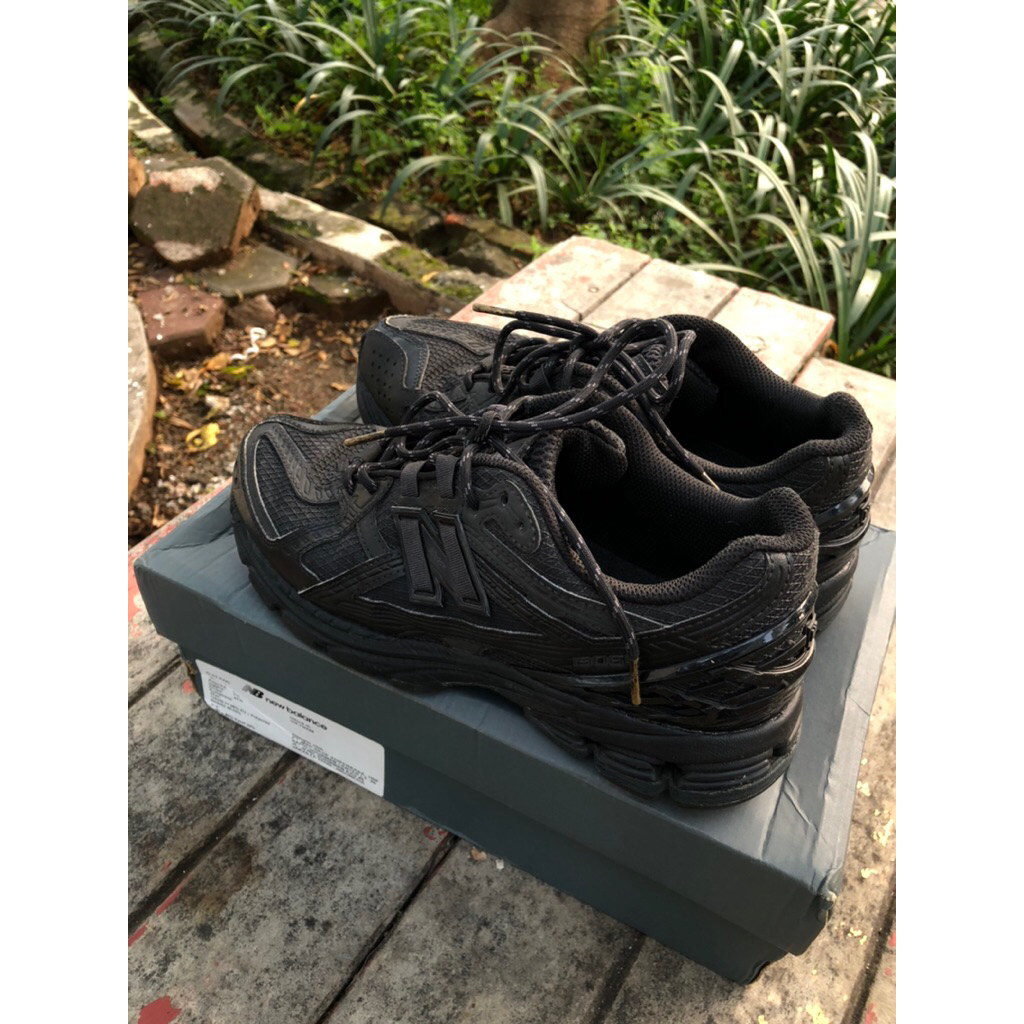 NB 1906U TRIPLE BLACK SIZE 41 1/2