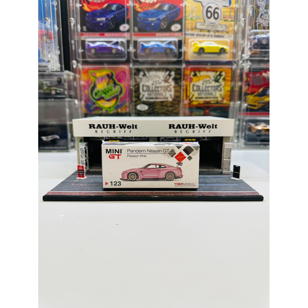 Mini GT No 123 Pandem Nissan GTR R35 Passion Pink