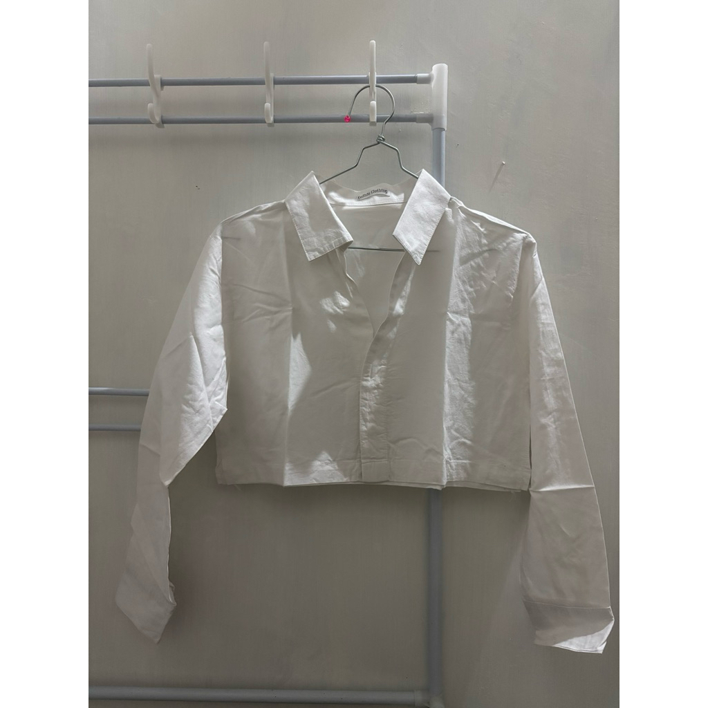 kemeja putih crop