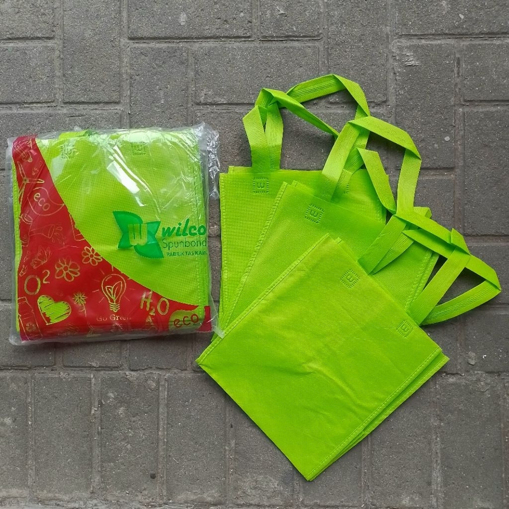 

Tas Kain Tas Spunbond HLS 25.5x28x24.5 65gsm Warna ( Pak 20 Pcs ) [ Original ]