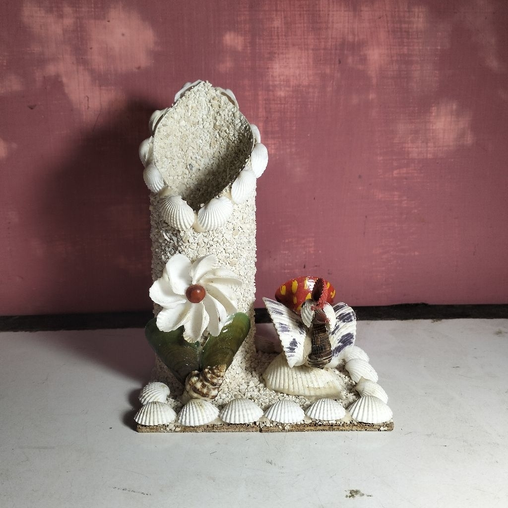 

Tempat Pensil dari Kerang Prakarya