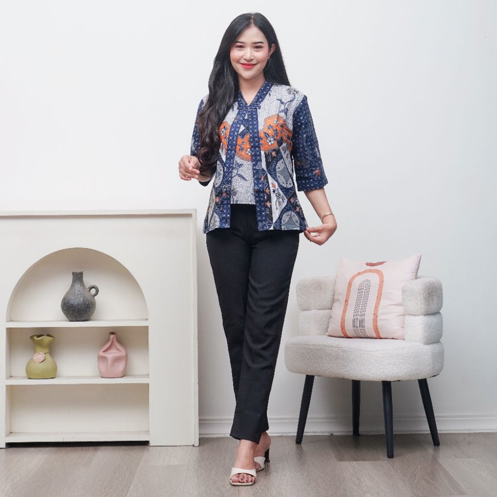 Atasan Wanita Batik Tenun Ikat Elegan – Blouse Lengan 3/4 Kekinian Blouse Batik Wanita Modern – Atas