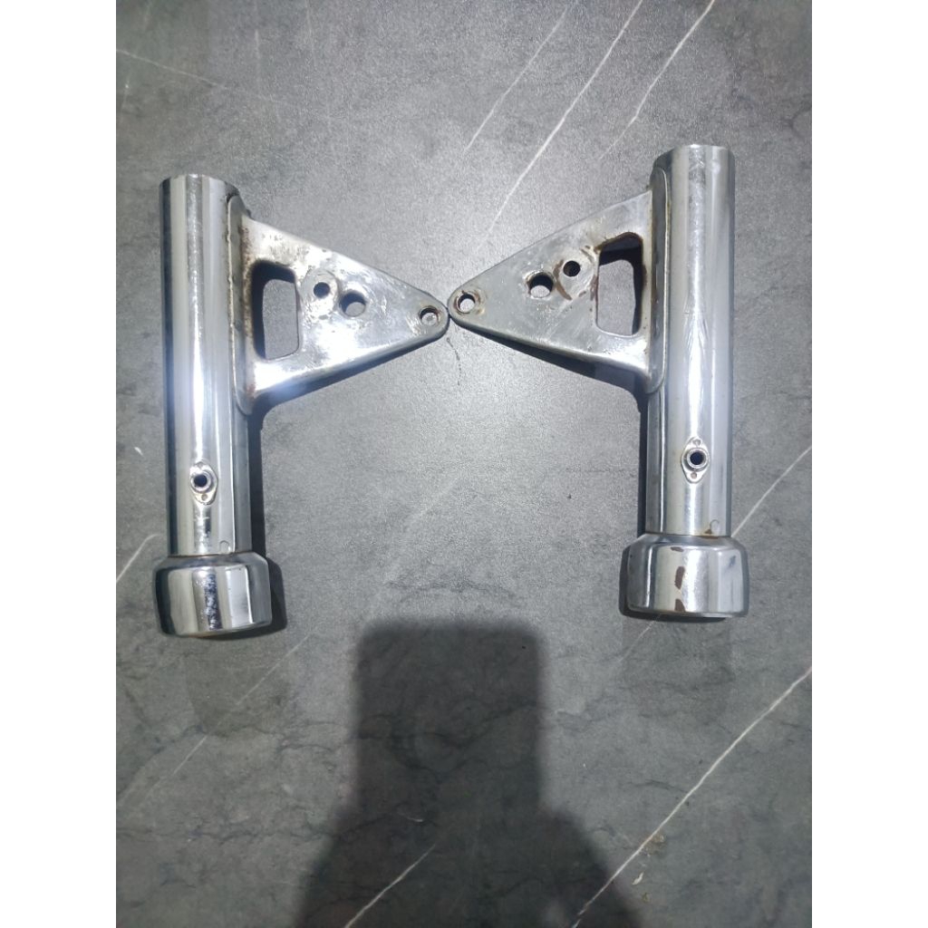 kupingan gl 125/pangkon lampu gl 100 original tahun tua original