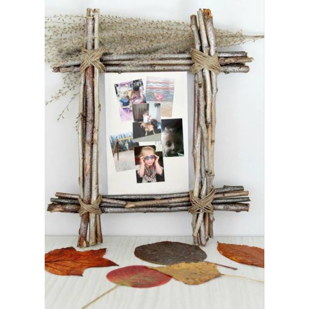 dekorasi dinding alami ranting kayu dan glagah