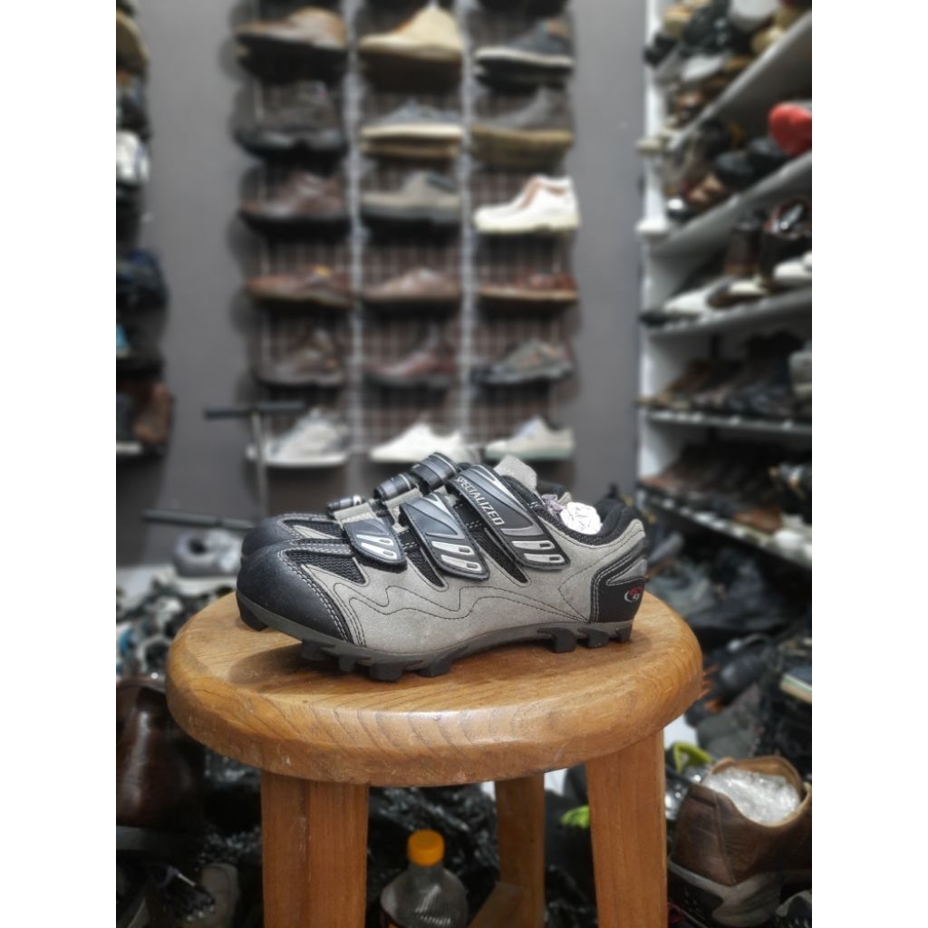 Sepatu sepeda MTB cleat SPECIALIZED size 39