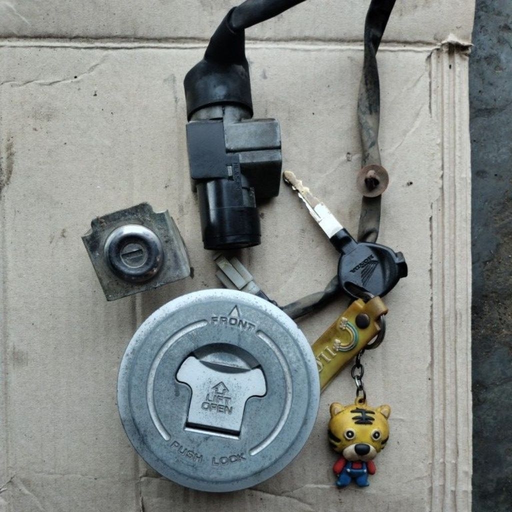 kunci kontak set CBR150R old k45a original