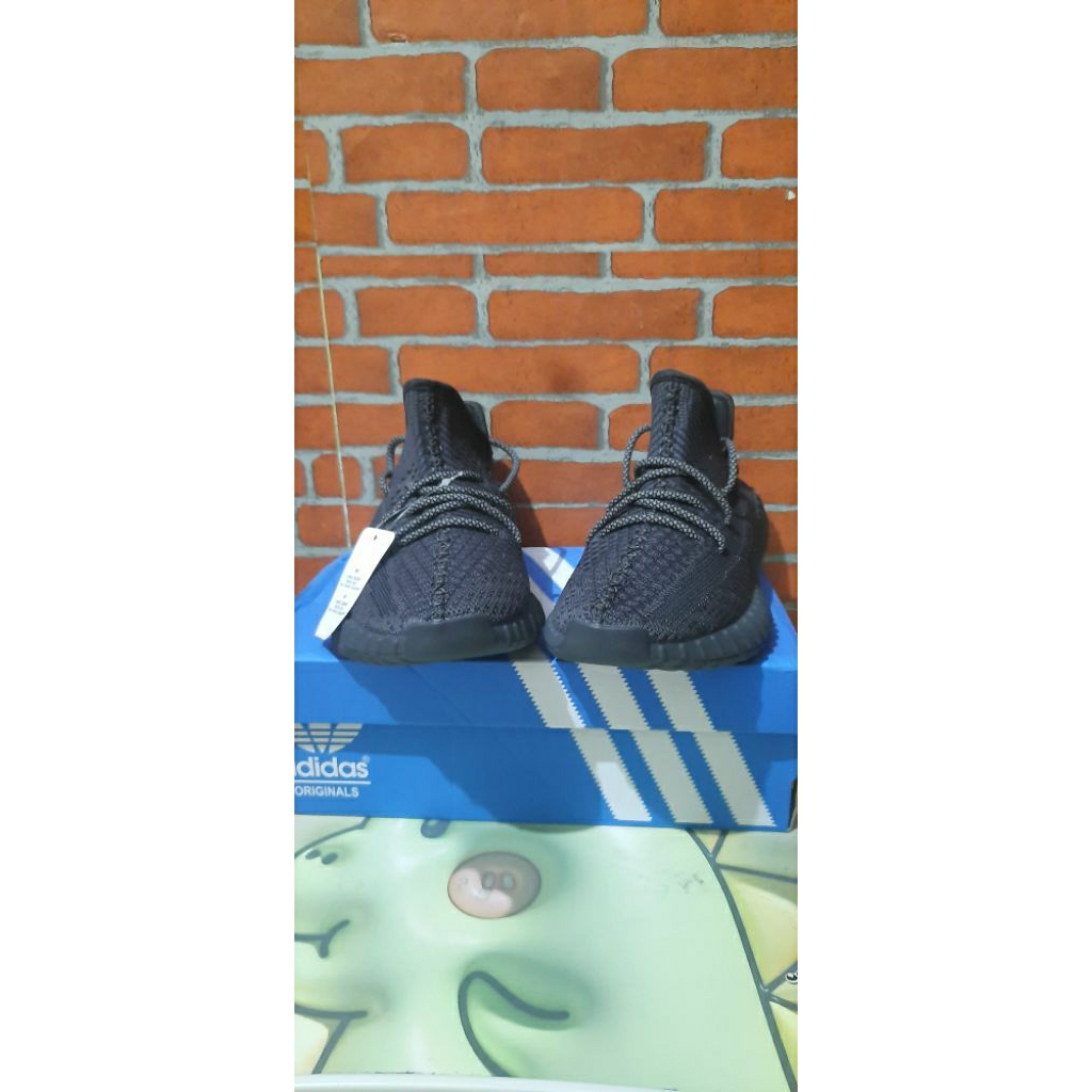 sepatu olahraga yeezy 350 full black size 39