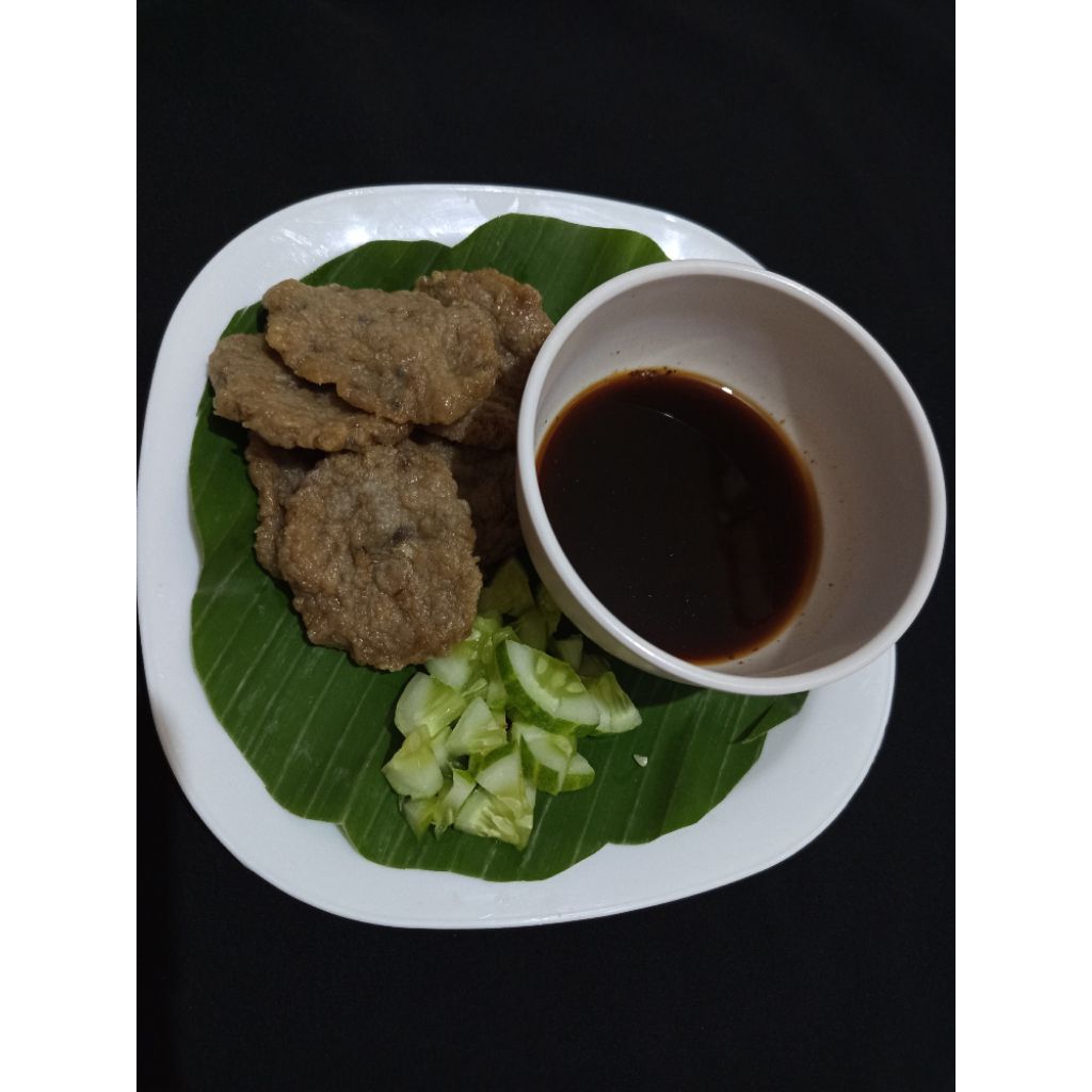 

PEMPEK KULIT IKAN TENGGIRI PLUS KUAH CUKO