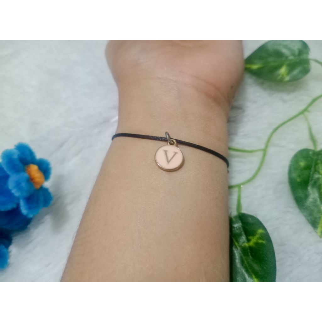 Gelang Tali Inisial Bulat | Gelang Tali Huruf Pink