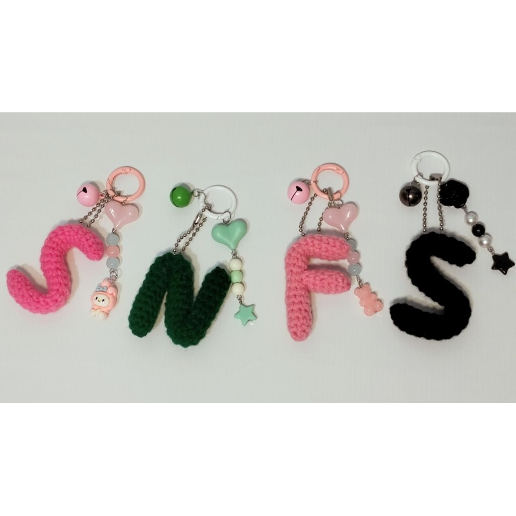 AKH - Gantungan tas / gantungan kunci / gantungan hp inisial huruf manik manik